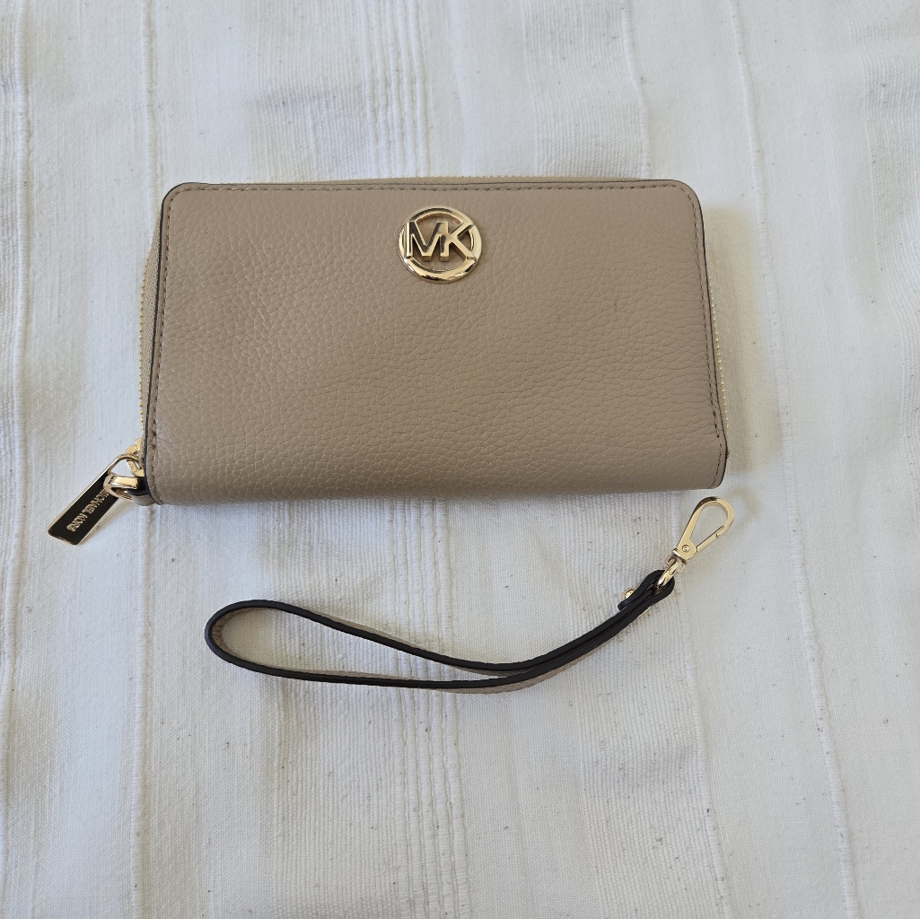 Michael Michael Kors Fulton Pebble Leather Multifunction Wristlet Wallet Blossom